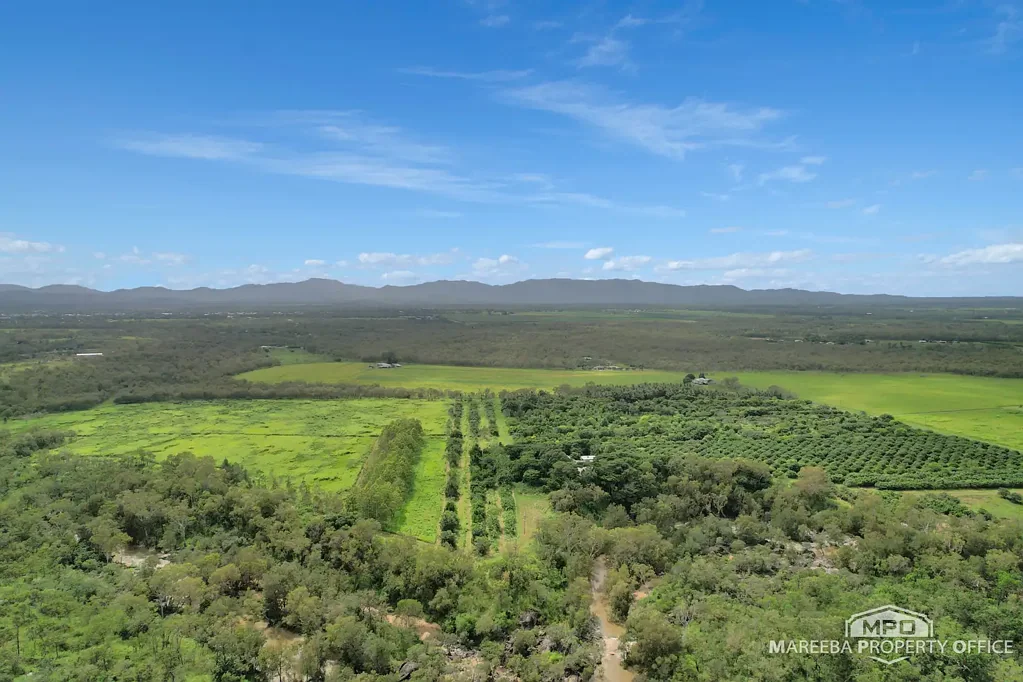 Mareeba A RARE CREEKFRONT FARMING & LIFESTYLE HOLDING JUST MINUTES FROM MAREEBA
