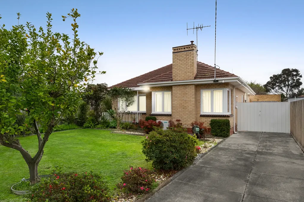 Clayton 3 Bedroom Space, Potential & a Prime Clayton Lifestyle