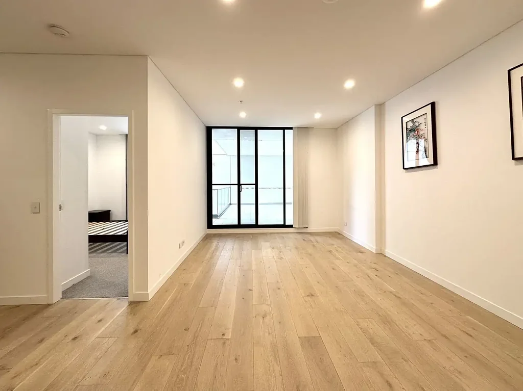 1+Study & Timber Floor & Huge Open Balcony & Secure & 2 Mins Walk to Train Station