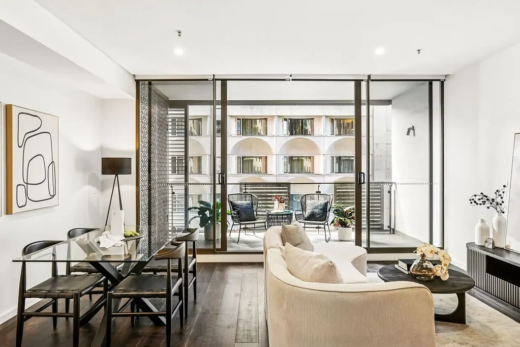 Sydney 2Zimmer Sophisticated executive living in `The Castlereagh'
