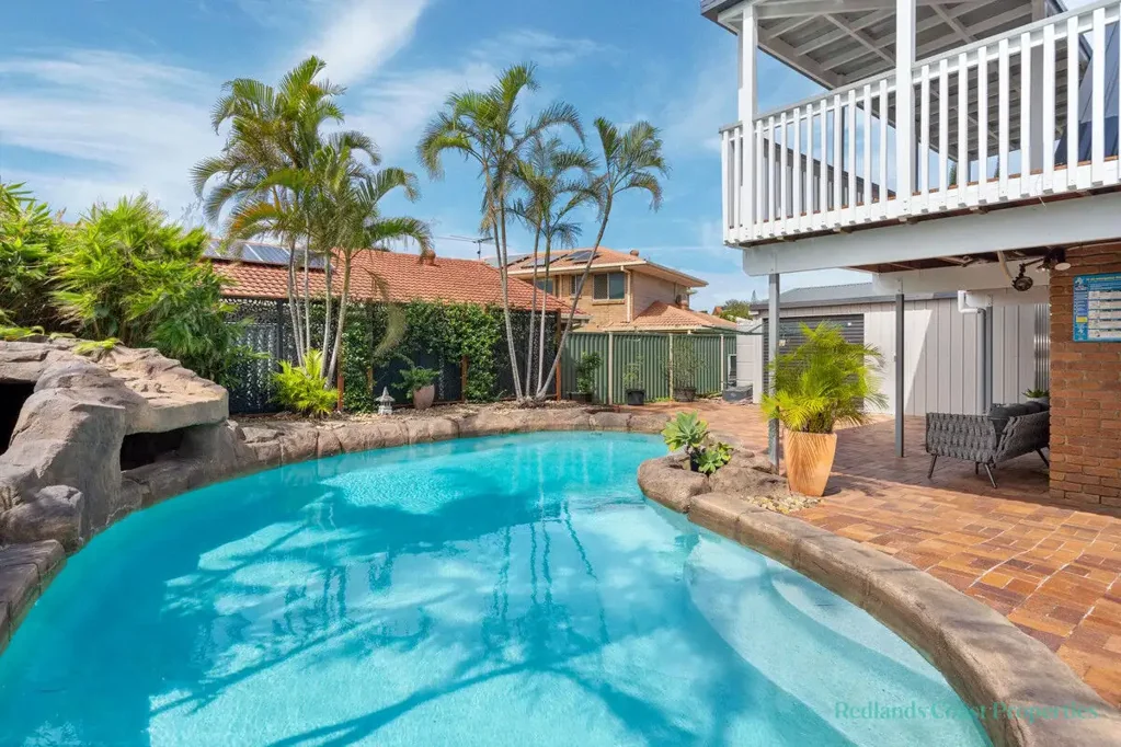 Victoria Point 3 Bedroom WALK TO THE WATERFRONT