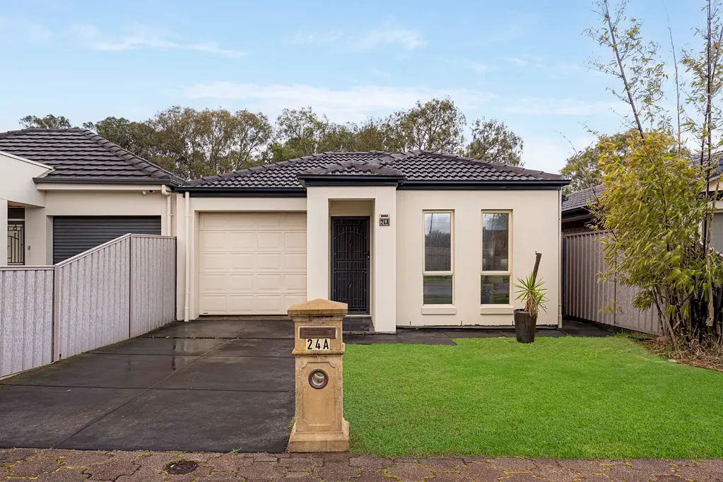 Klemzig 4 Bedroom Sparkling Villa on Parks Edge!