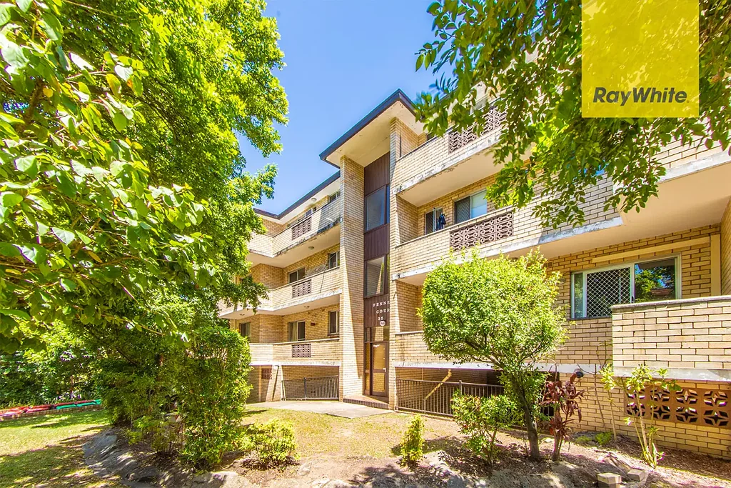 Well-Presented Apartment with Two Balconies & Garage