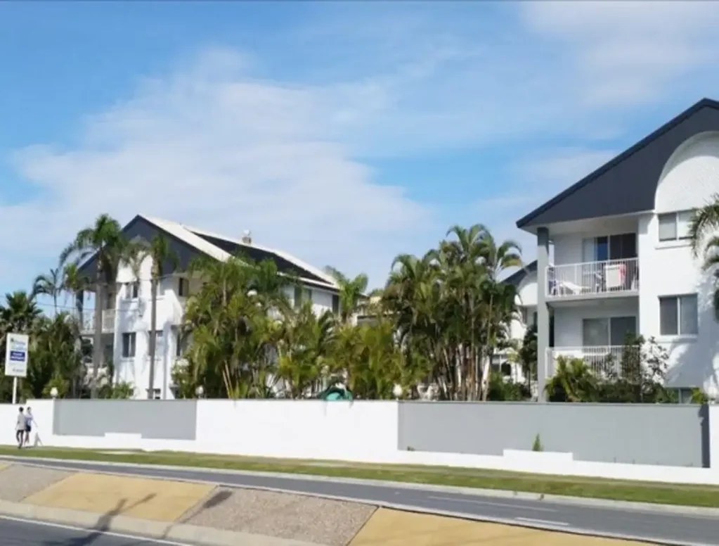 2 Bedroom unit, walking distance to the beach