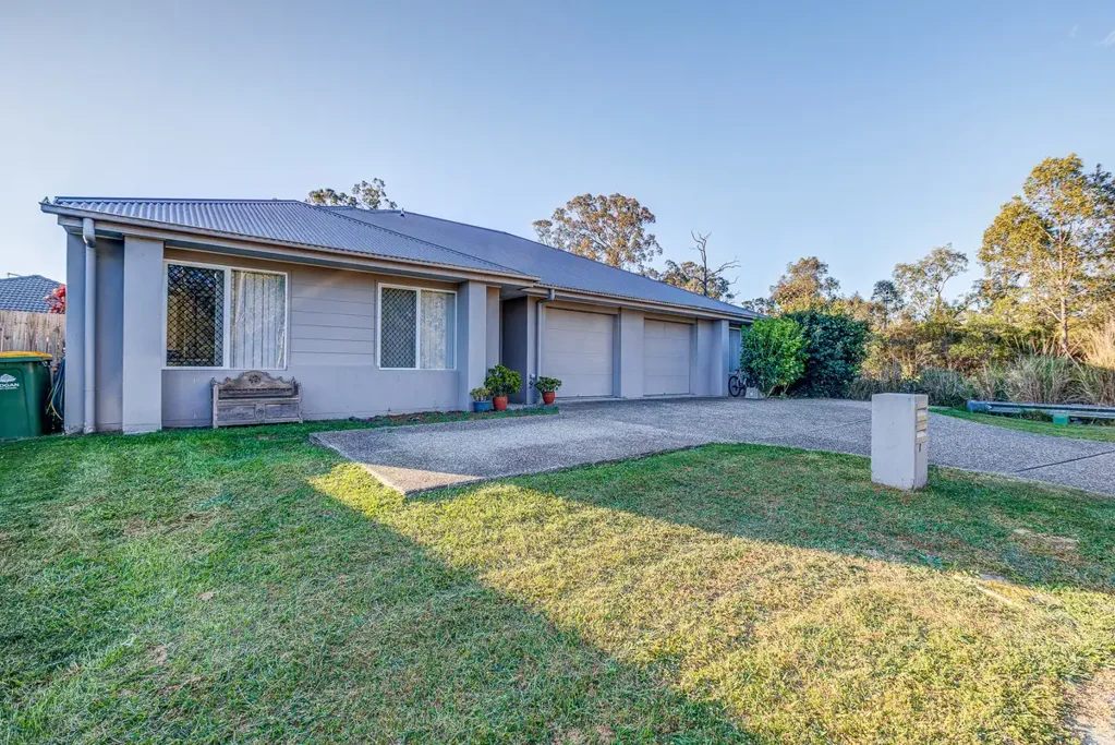 1 and 2/28 Bruce Baker Crestcent, Crestmead, QLD 4132