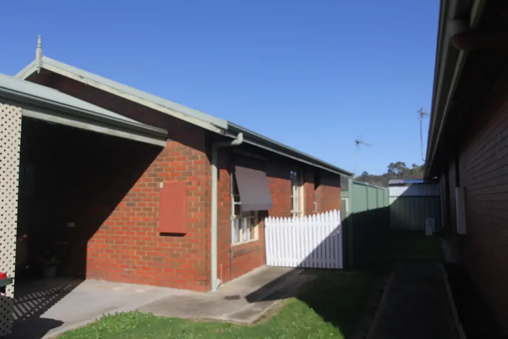 LOW-MAINTENANCE LIVING CLOSE TO TOWN!