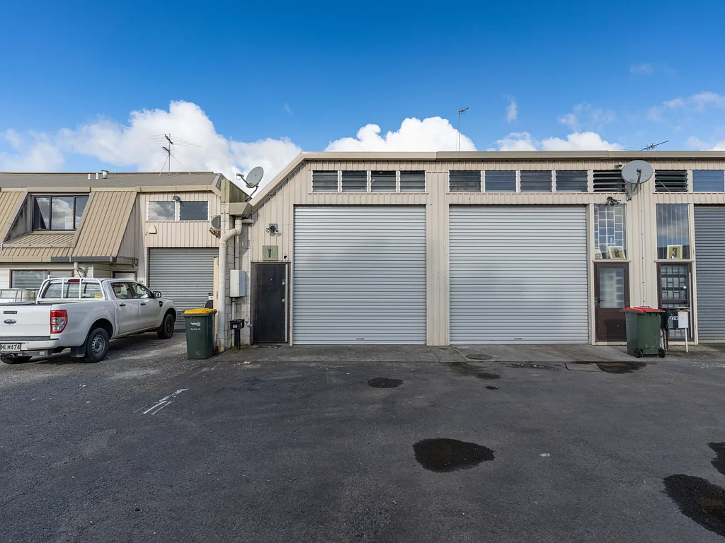 Papakura 80sqm industrial factory/lock up