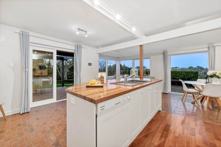 281 Point View Drive, Shamrock Park, Manukau City