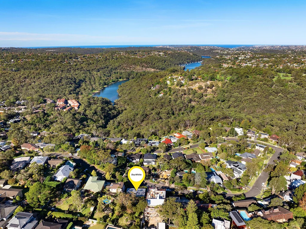 East Lindfield 3房 中港水道景观 1163平米地块 高设结构采光佳 开放式空间 多功能休闲室 学区房步行便利 改造重建潜力大 A rare offering ready to be reimagined with water views