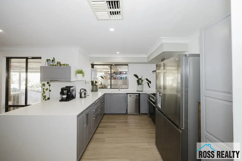 6 Parkway Trail, Ballajura, WA 6066