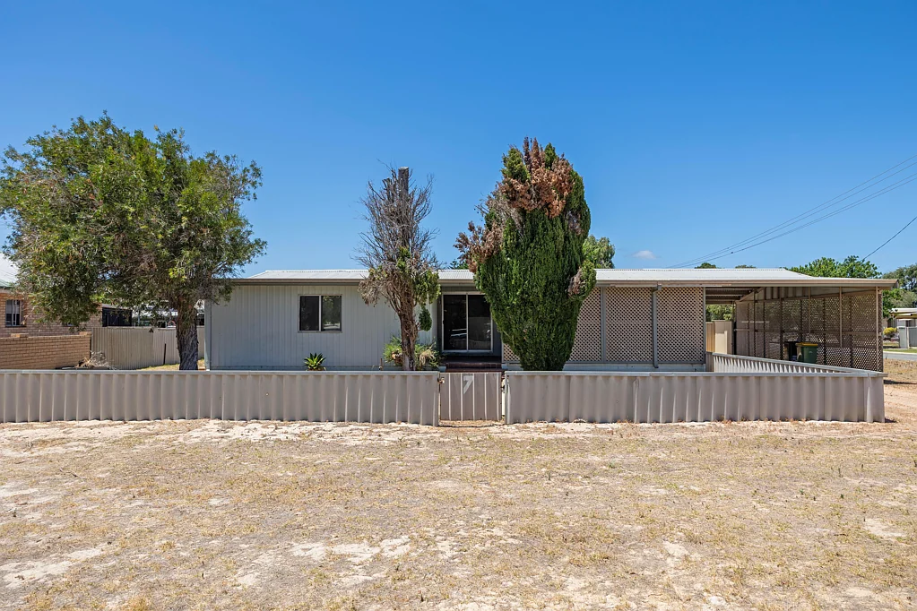 Jurien Bay 3Phòng ngủ Charming Bay Holiday Home - Ideal for Relaxation and Investment