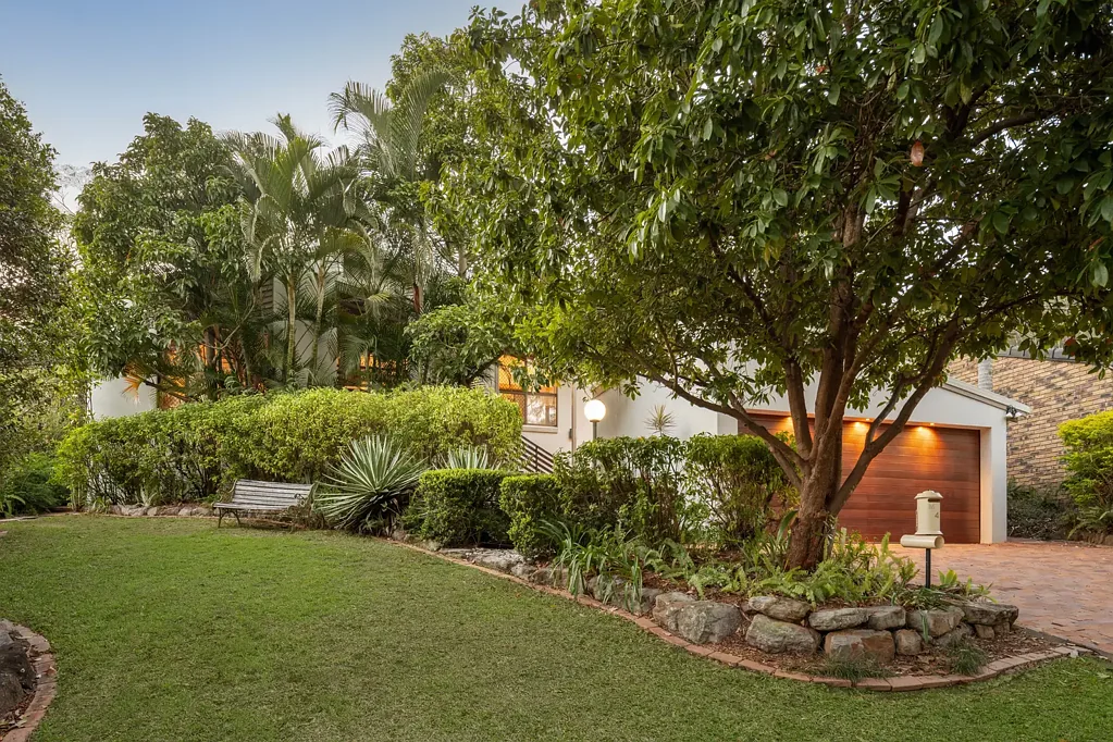 4 Narnoo Street, Chapel Hill, QLD 4069