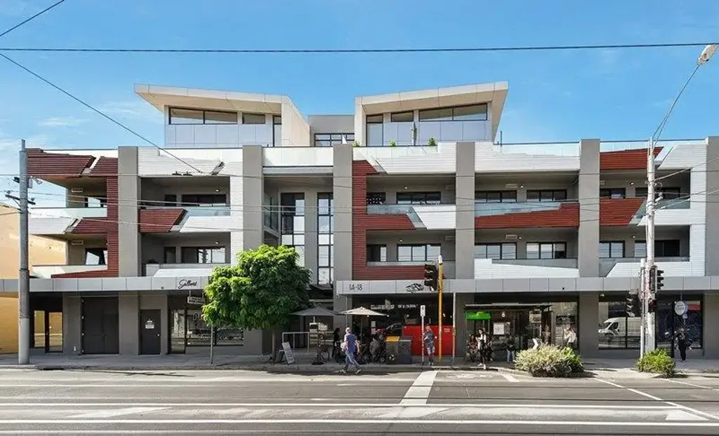 Light-filled luxury and a Perfect Location