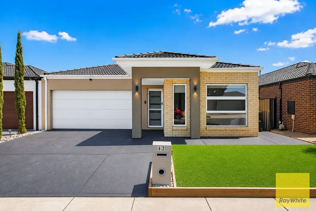 Point Cook 5Zimmer North-East Facing Home in Alamanda School Zone!