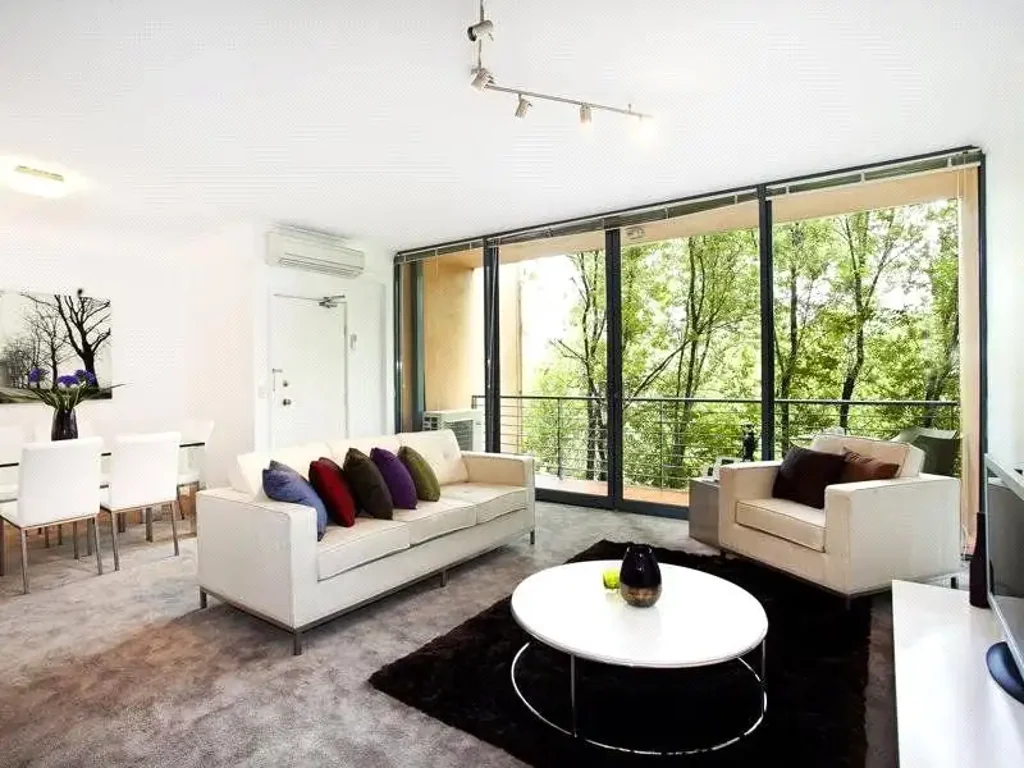 Southbank Royale: Magnificient Two Bedroom Apartment!