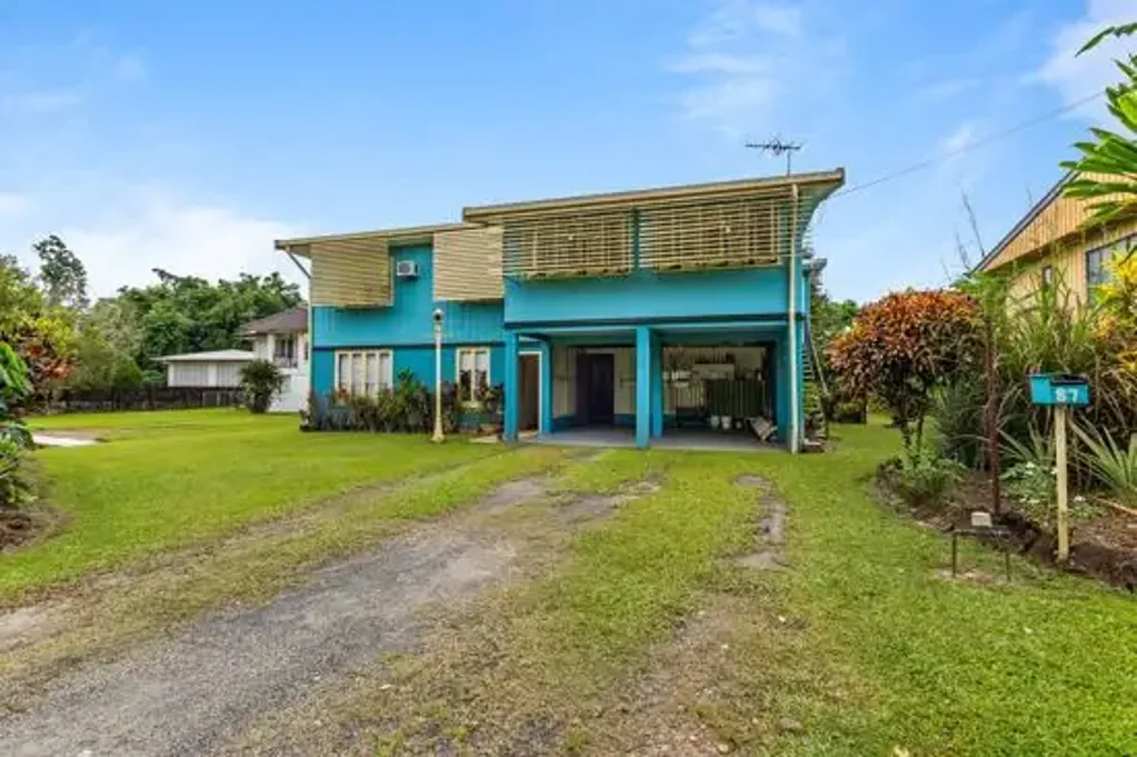 Innisfail 5침실 Riverfront Residence with Dual Living
