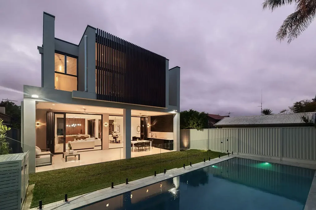 Concord 5침실 Brand new luxury tri-level residence offers supreme comfort in blue ribbon position