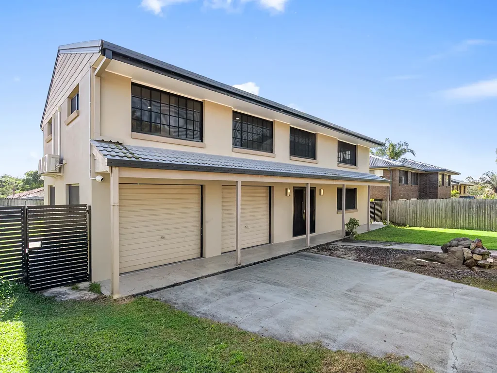 Spacious Home in Prestigious Sunnybank Hills School Catchment