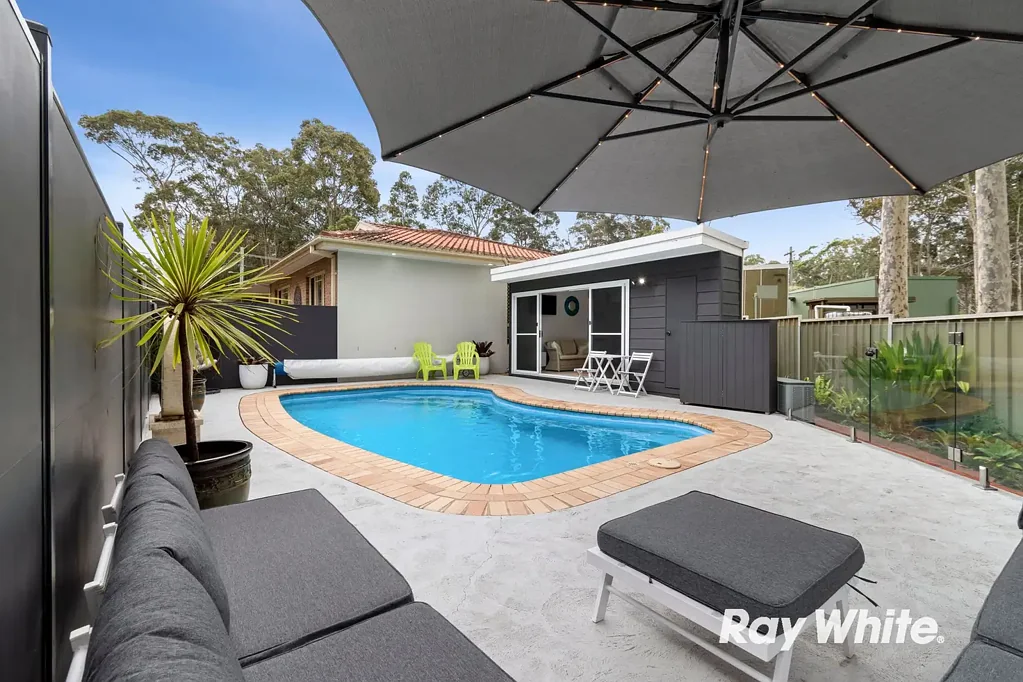 Mossy Point 3Moenga Coastal Retreat With Inground Swimming Pool.