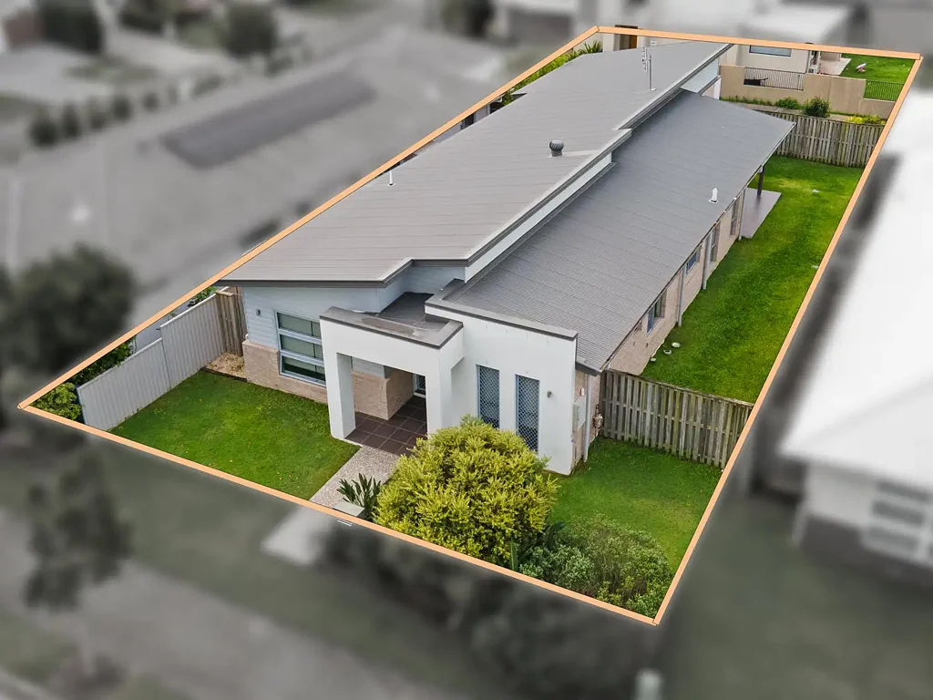 Hope Island 4બેડરૂમ STYLISH TURN-KEY COMFORT WITH DUAL-STREET ACCESS