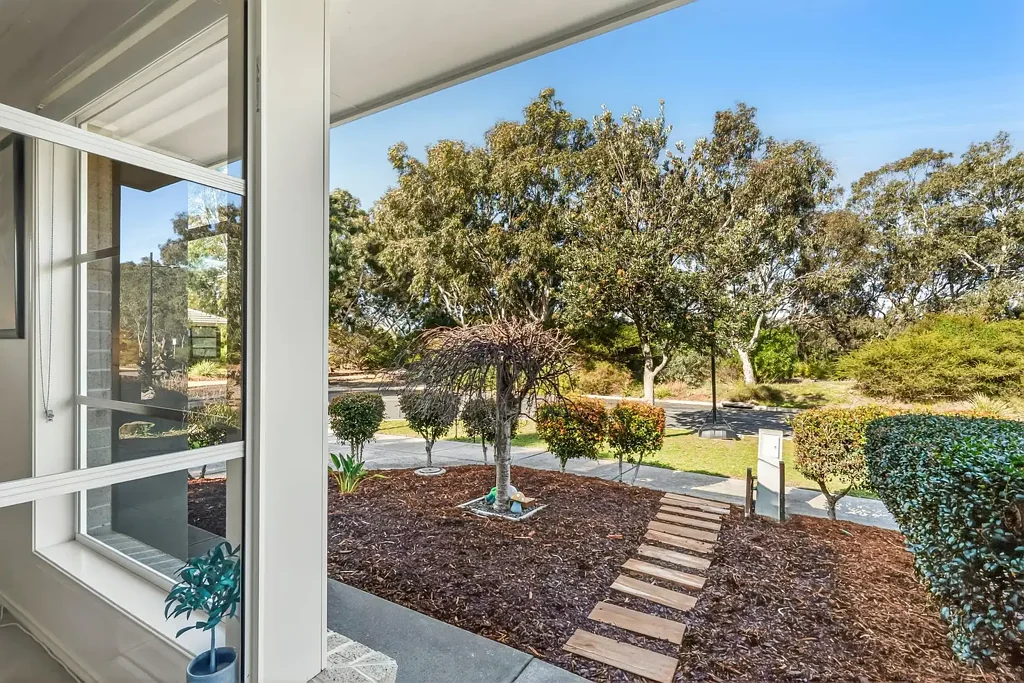 Armstrong Creek 4 Bedroom Creek Frontage Oasis with Pool in Peaceful Circuit!