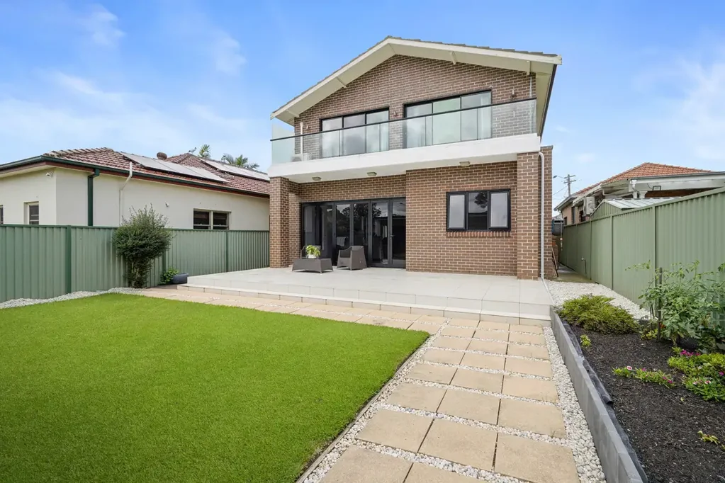 Croydon Park 5कमरा Renovated Californian Bungalow - A Perfect Blend of Vintage Charm and Modern Comfort