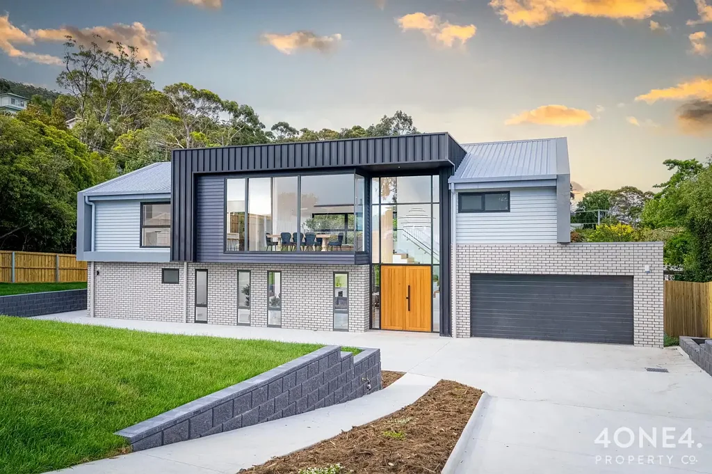 Taroona 5ਬੈੱਡਰੂਮ Coastal Luxury Redefined – Spectacular New Home in Taroona