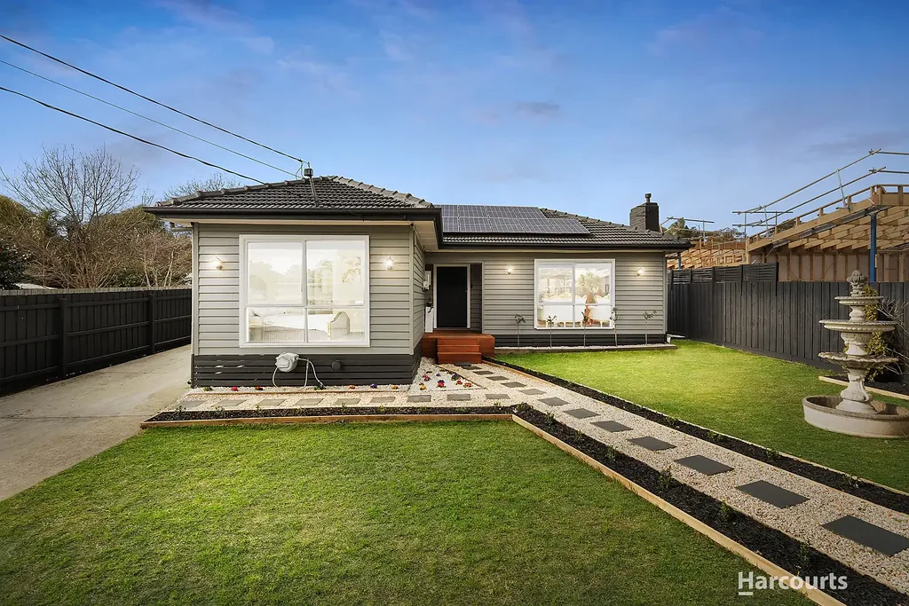 Kilsyth 3 Bedroom Renovated Elegance with Modern Comforts