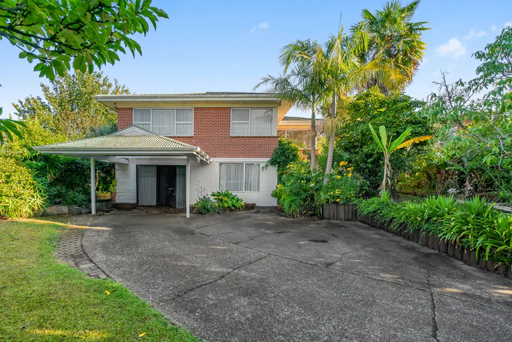 Hillpark 5 Bedroom Spacious Family Home in Desirable Location