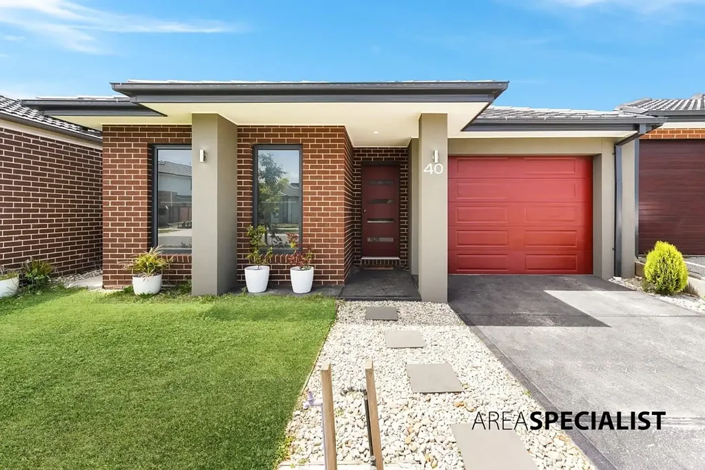 40 Bernardins Street, Clyde North, VIC 3978