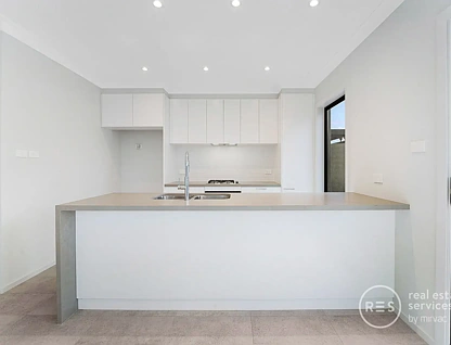 28 Spinnaker Drive, Moorebank, South Western Suburbs, 3 Bedrooms, 2 Bathrooms, House