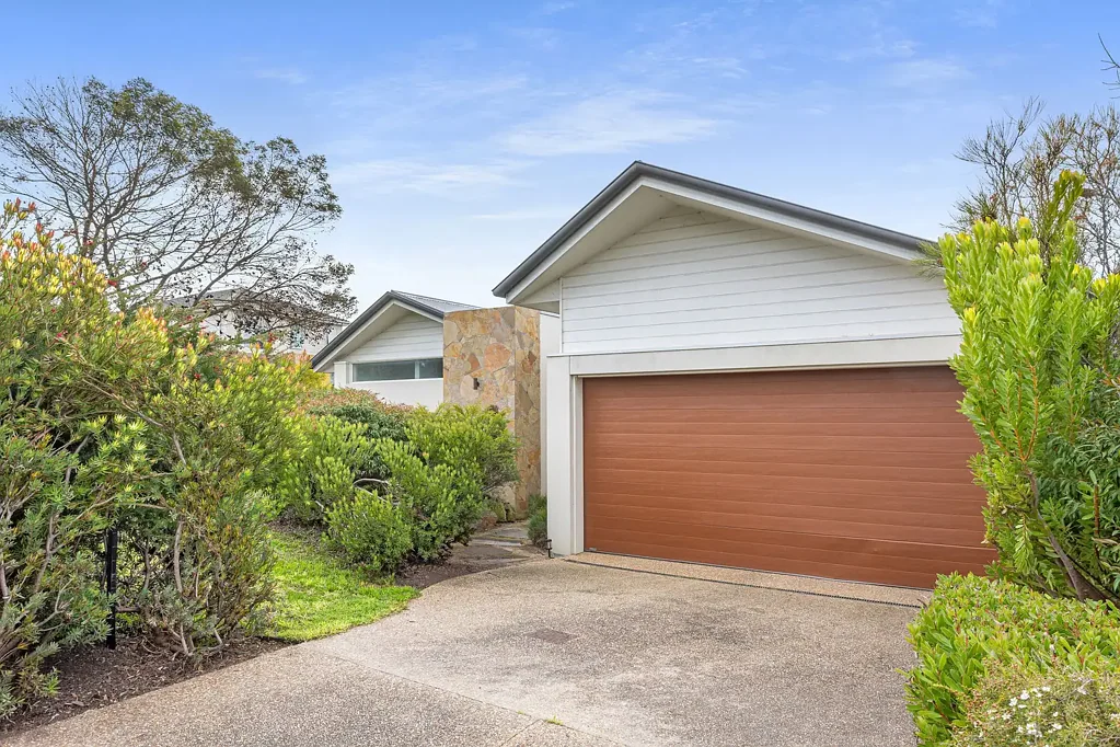 Mount Martha 3 Bedroom ARCHITECTURALLY DESIGNED COASTAL RETREAT
