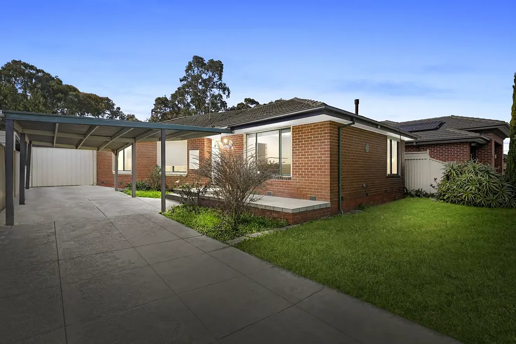 Lalor 3 Slaapkamer Parkland At Your Back Gate - Walk To Lalor Station - Permit For Two Homes