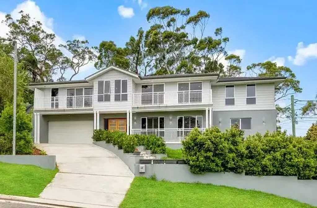 Wheeler Heights 6غرفة نوم High Cashflow Northern Beaches Opportunity | Live In or Invest | Elegant Family Living Style