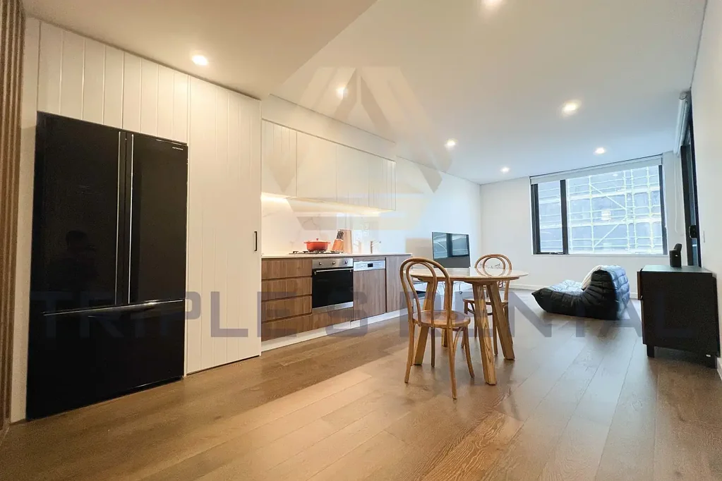 Furnished Spacious& Study room & Timber Floor 1 Bedroom For Lease