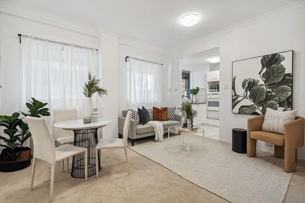 Stylish City-Fringe Living with Spacious Comfort and Urban Convenience