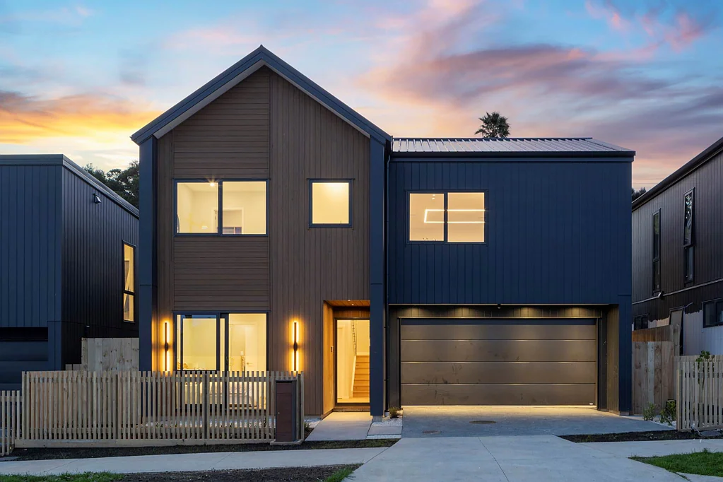Orewa 4બેડરૂમ Brand New Coastal Luxury - High-Spec Living