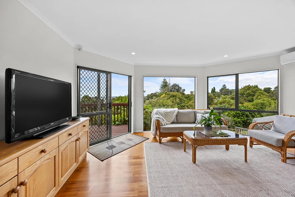 Maraetai 4 Slaapkamer Embrace the coastal lifestyle!