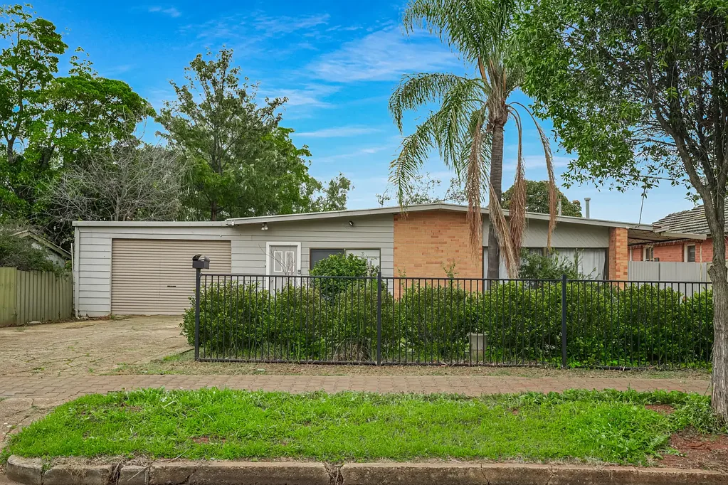 Spacious Renovated Home - 3 Bedrooms, Huge Shed & Exceptional Parking