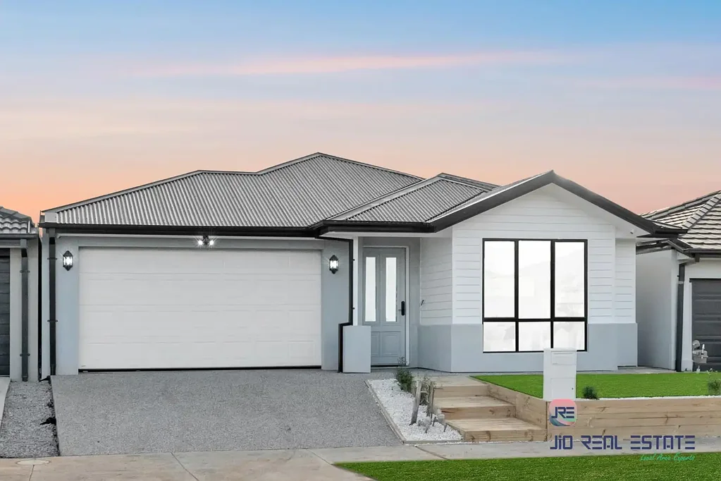 Tarneit 4 Bedroom Fully upgraded East facing property with double master!!!