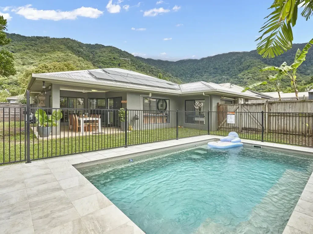 Funished home in Palm Cove