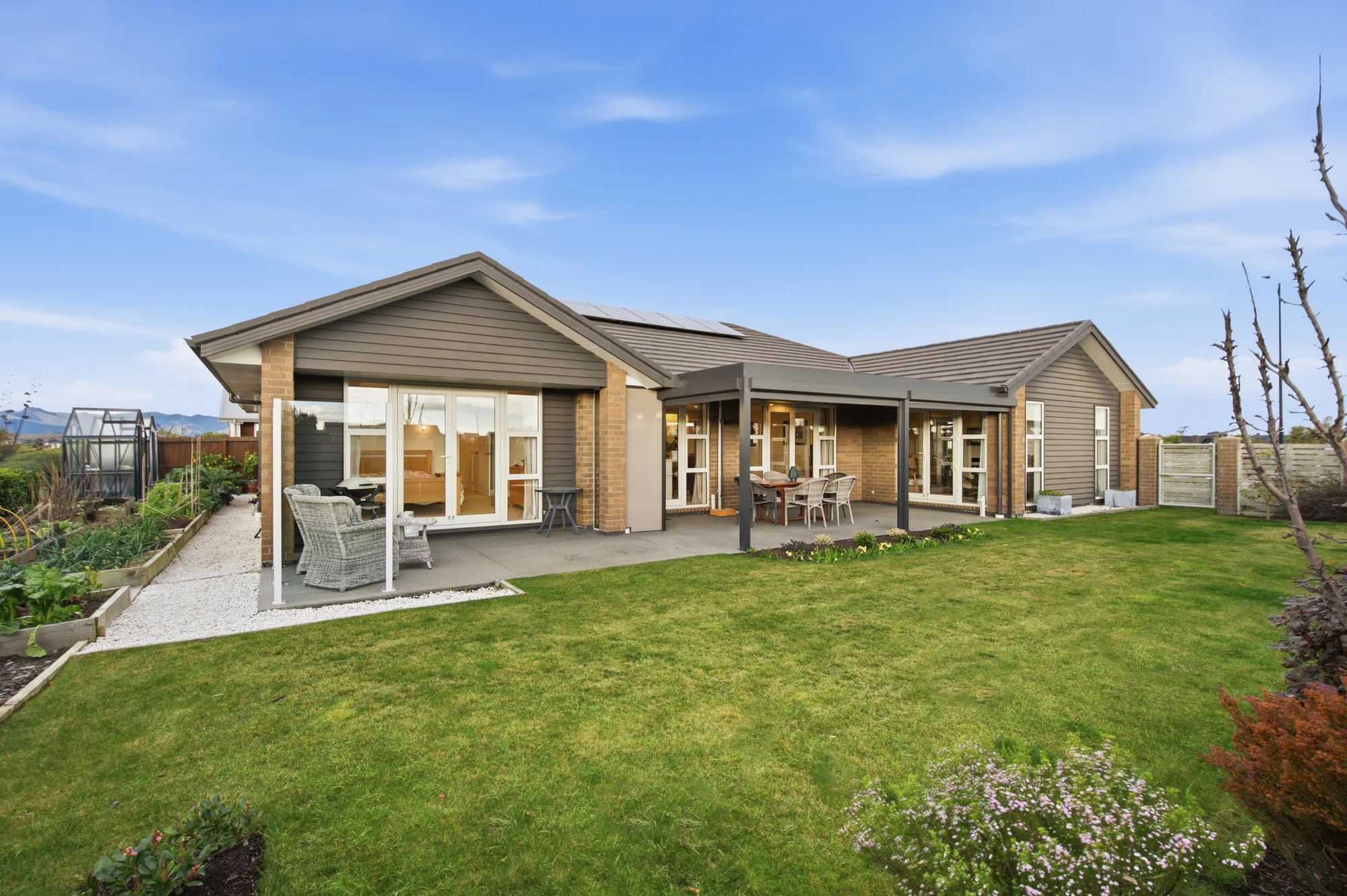 Lincoln 4房  Immaculate Home With Solar Efficiency