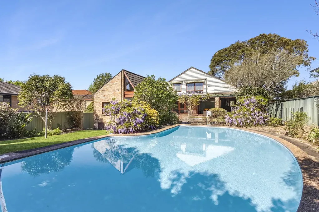 Killarney Heights 5Phòng ngủ ARCHITECT DESIGNED FAMILY HOME WITH NORTH TO REAR ASPECT