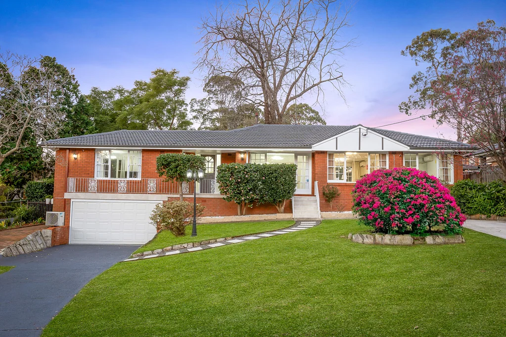Pennant Hills 4Kwarto Family residence fully renovated to deliver a contemporary lifestyle in a convenient pocket
