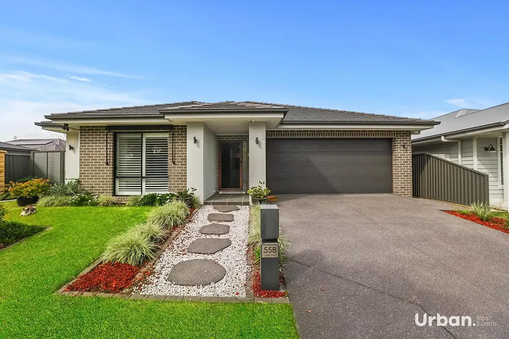 Leppington 4房 宽敞508sqm地块 现代主宅带granny flat 设计师厨房 开放式空间 采光充足 私人入口 多功能娱乐区 社区便利 Modern Living Meets Dual-Income Potential – House + Granny Flat on 508sqm