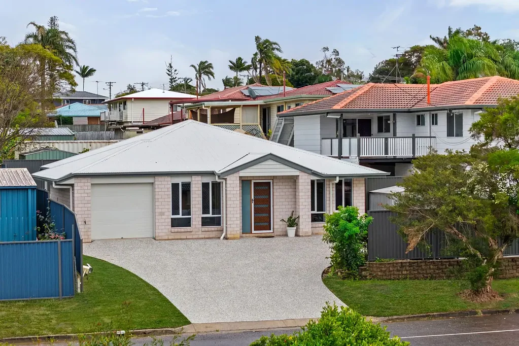 Capalaba 4कमरा Modern Lowset Home in the Heart of Capalaba