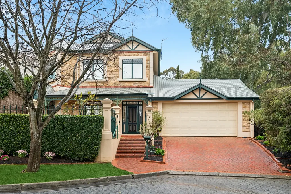 Glen Osmond 5房  A Very Generous Family Home in a Quiet Cul-de-sac Location – 5 Bedrooms & 5 Stunning Formal and Informal Living areas.
