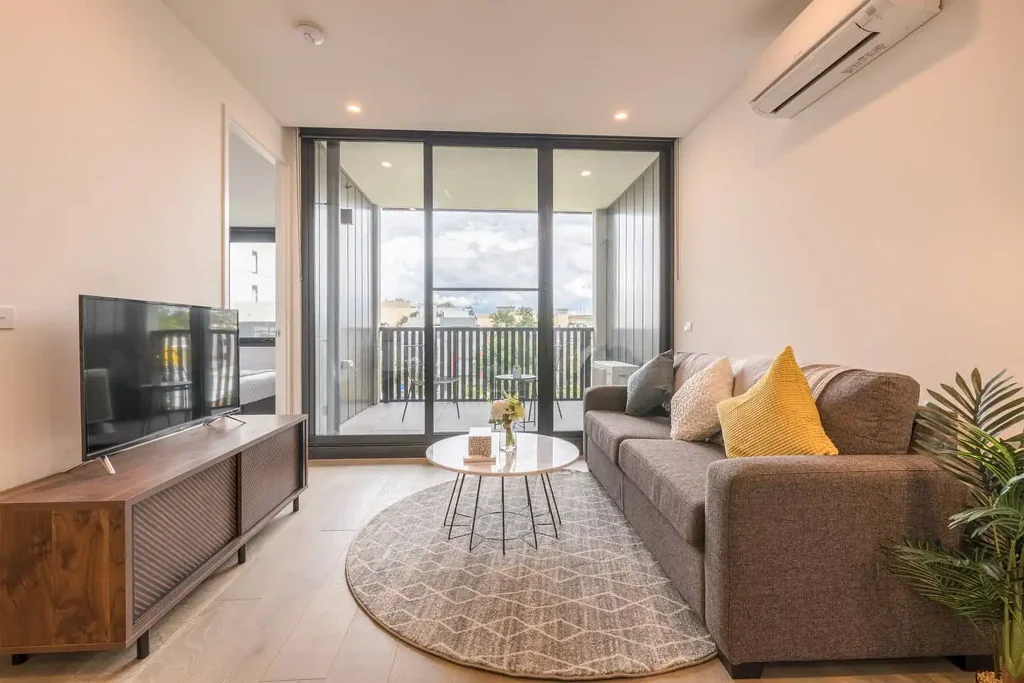 Fully-Furnished One-Bedroom Apt in the Centre of Box Hill