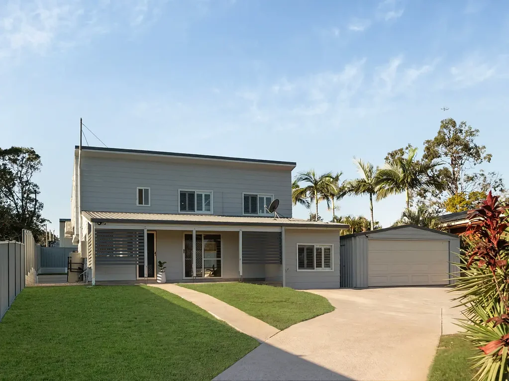 Brighton 4침실 Rare Brighton Opportunity on 1,225m² – Family Living, Pool & Endless Space
