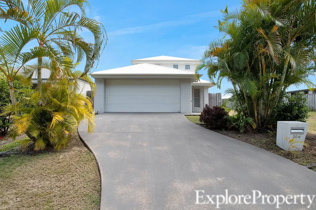 Spacious Family home in Blacks Beach Cove